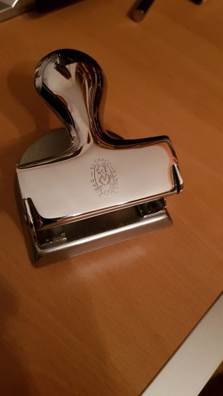 Perforadora o taladradora de papel