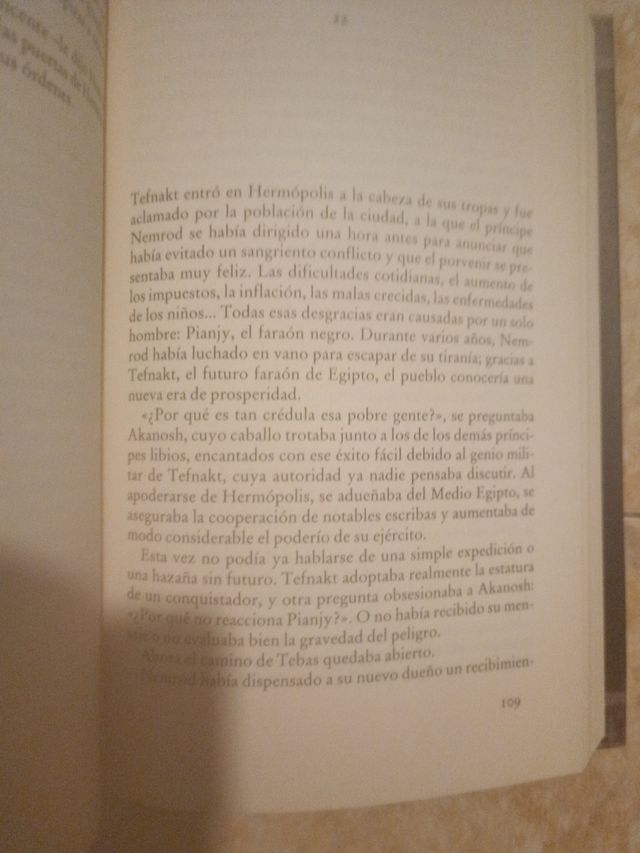 Libro El faraón negro de Christian Jacq