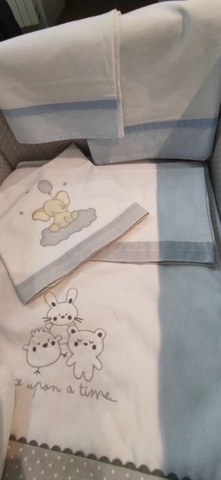 Minicuna con sabanas y colchón extra
