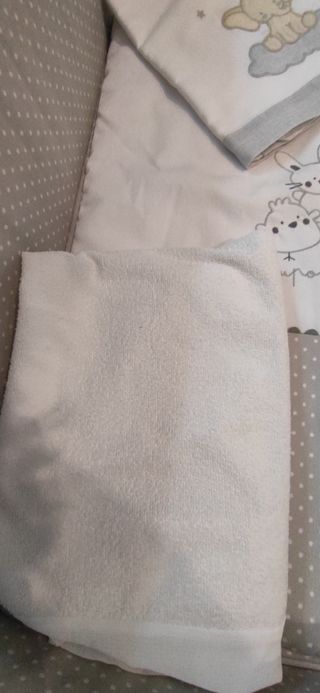 Minicuna con sabanas y colchón extra