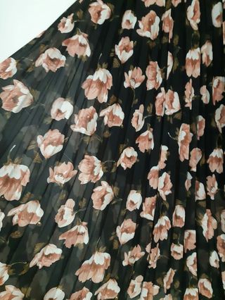 Falda plisada y tobillera. Talla unica