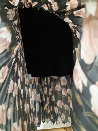 Falda plisada y tobillera. Talla unica
