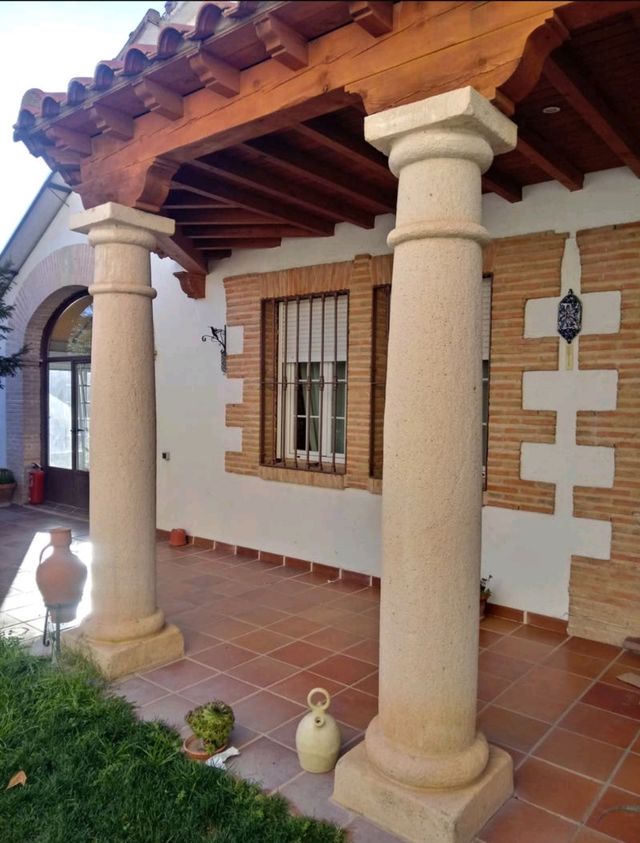 Alquiler molde columna redonda lisa.