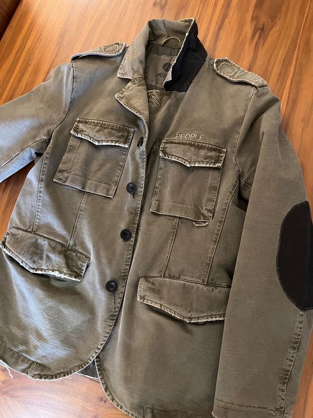 Cazadora de diseño marca People of Shibuya