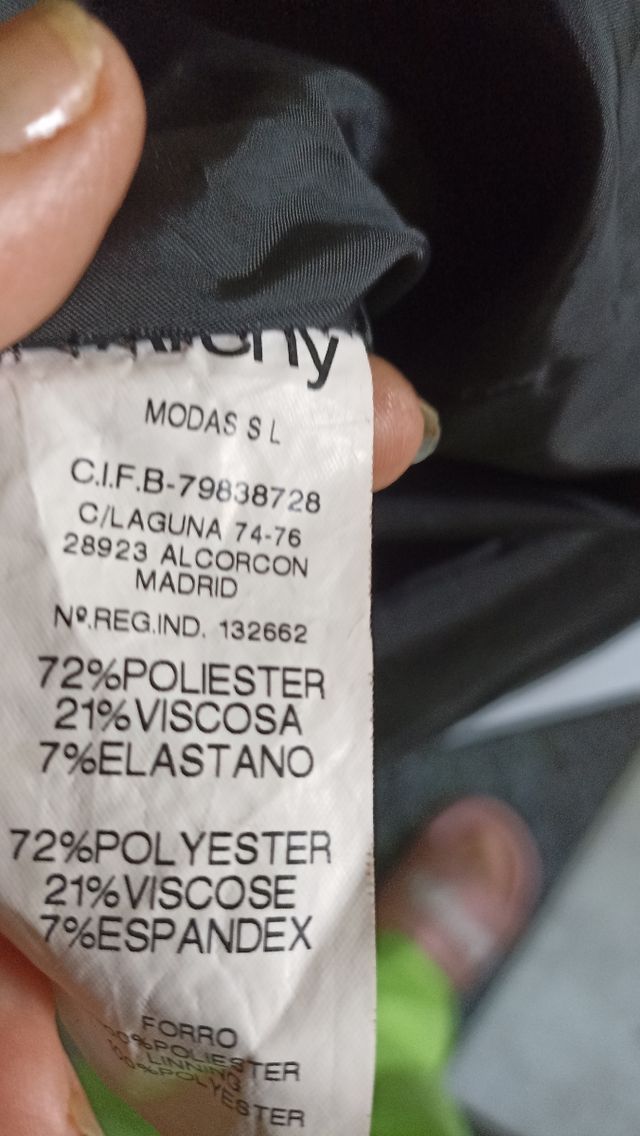 vestido muy elegante con pedrería en el escotes Du