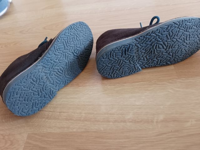 Botas de ante marrones niño. Número 33