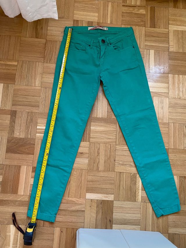 Pantalón pitillo tobillero Zara talla 36