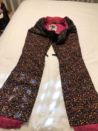 ESQUIAR. PANTALON FLORECITAS COLORES
