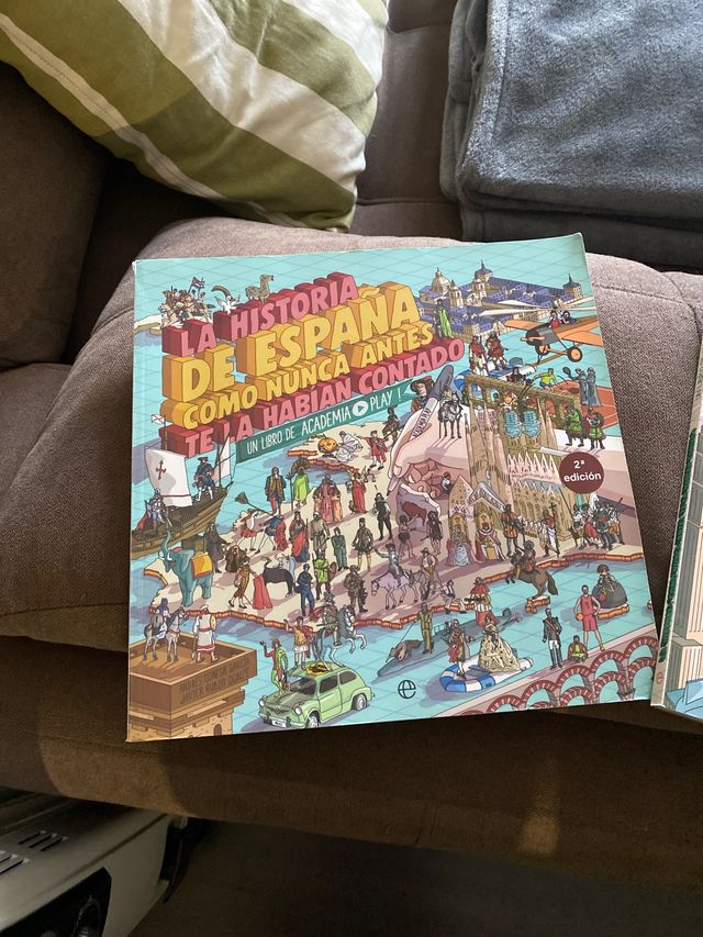 Libros academia Play no se venden por separado