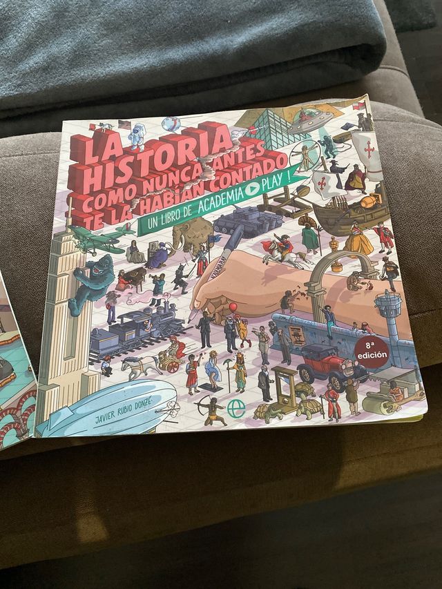 Libros academia Play no se venden por separado