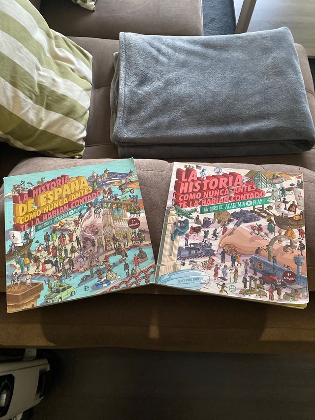 Libros academia Play no se venden por separado