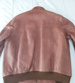 CAZADORA DE CUERO COLOR MARRÓN