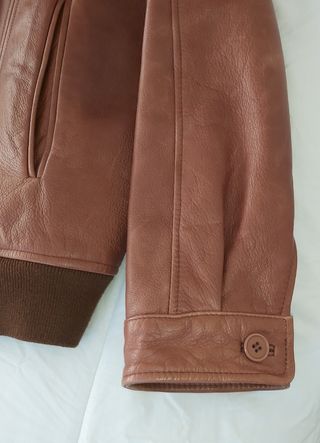 CAZADORA DE CUERO COLOR MARRÓN