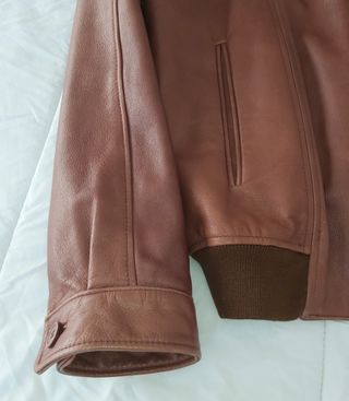 CAZADORA DE CUERO COLOR MARRÓN