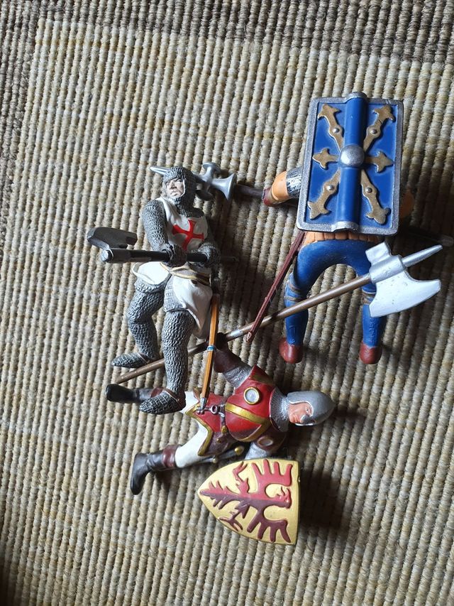 3 Soldados medievales Papo. Comprados en Alemania.