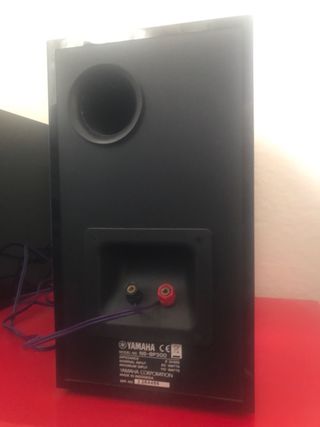 Amplificador Onkyo y altavoces Yamaha