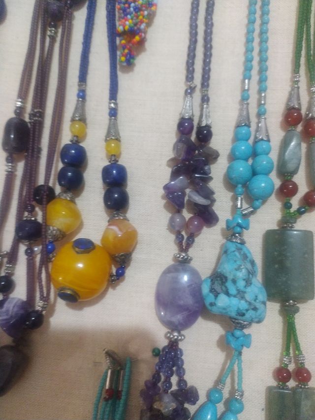 collares de piedra 