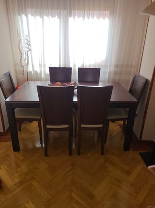 Mesa y sillas comedor