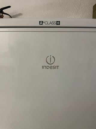 Nevera-congelador indesit