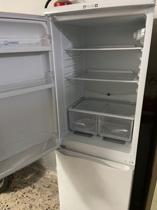 Nevera-congelador indesit