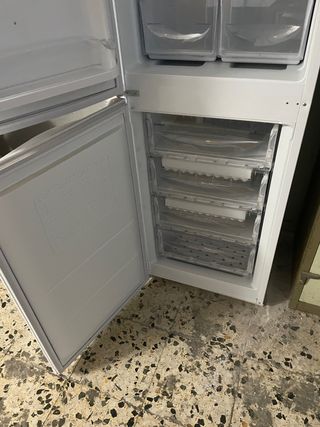 Nevera-congelador indesit