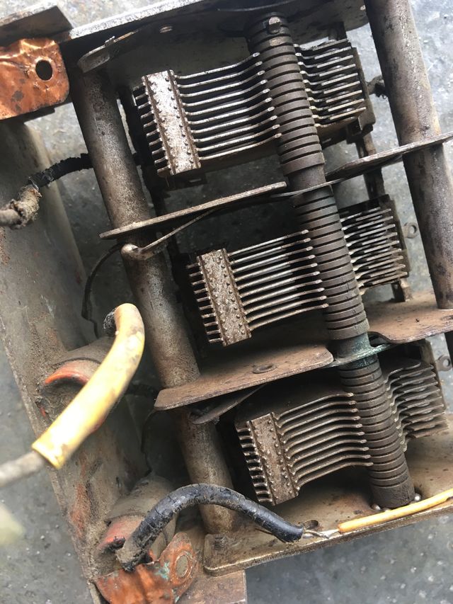 candensador variable triple 220 pf