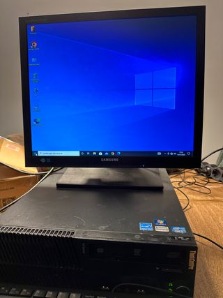 Ordenador Lenovo  Thinkcentre M Series i3 - 4 Gb 