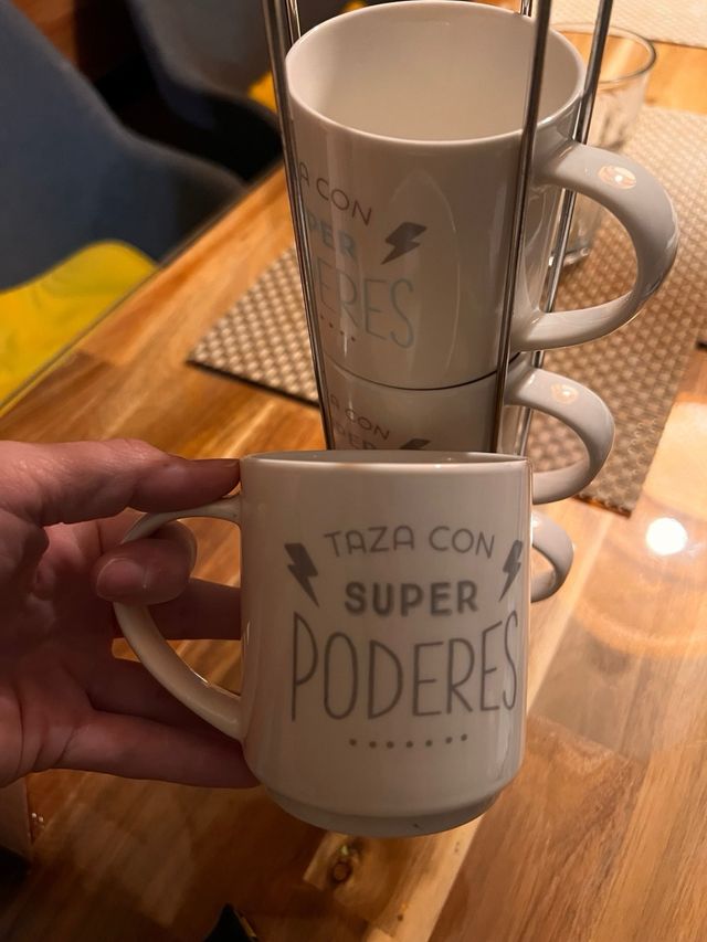 juego de 4 tazas con soporte