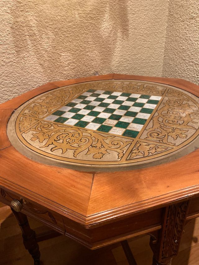 Mesa antigua de caoba