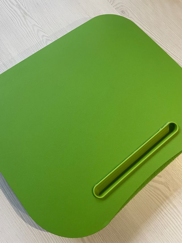 Soporte de ordenador portátil para piernas 