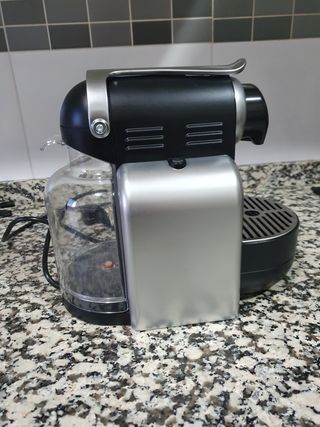 Cafetera Nespresso Dlonghi essenza automatic