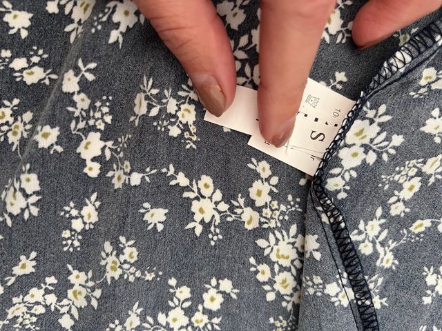 Abito fondo nero con fiori bianchi SHEIN