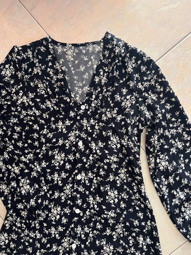 Abito fondo nero con fiori bianchi SHEIN