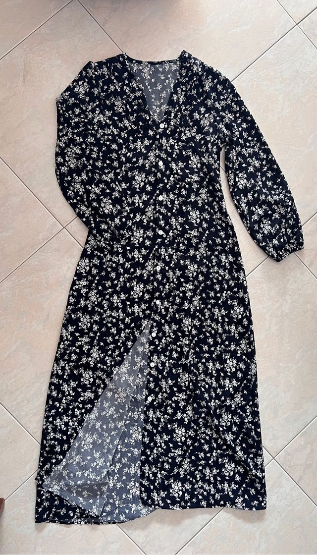 Abito fondo nero con fiori bianchi SHEIN