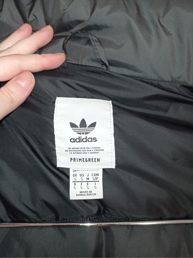 Cazadora chico Adidas...talla S pero viene grande.