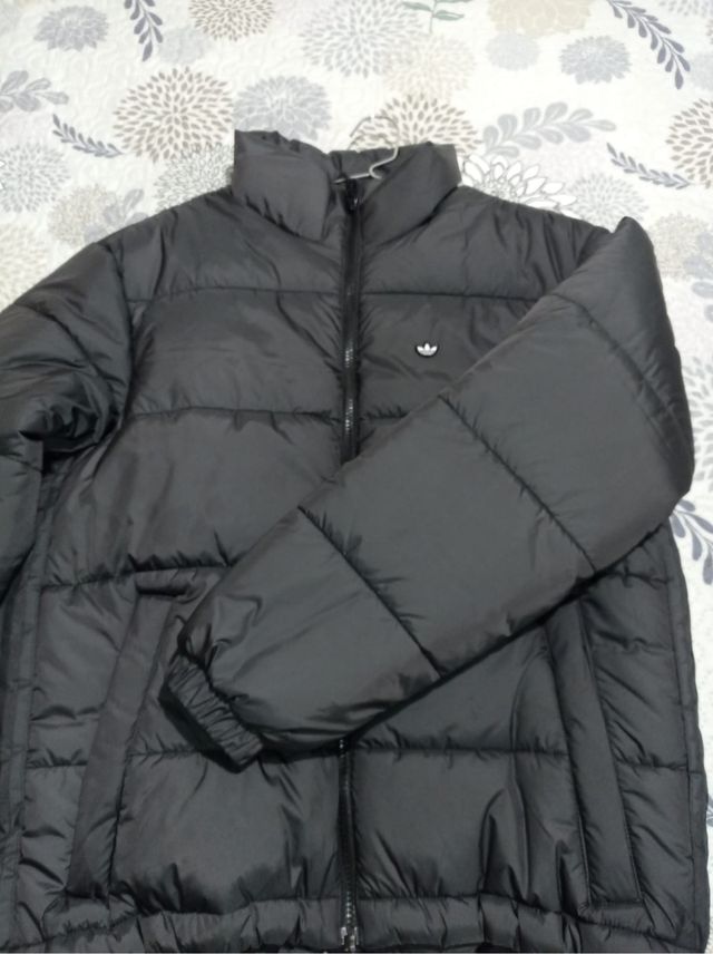Cazadora chico Adidas...talla S pero viene grande.