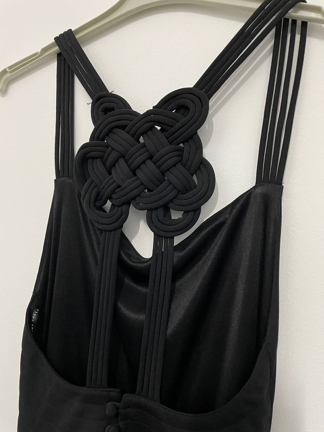 Vestido negro detalle espalda 