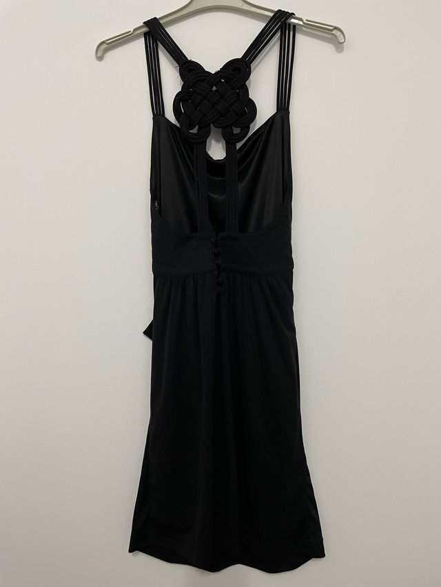 Vestido negro detalle espalda 