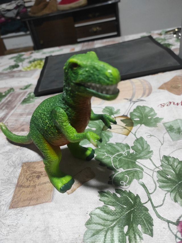 tiranosaurio verde articulado
