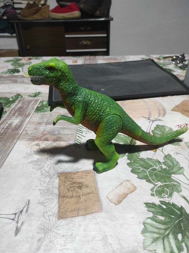 tiranosaurio verde articulado