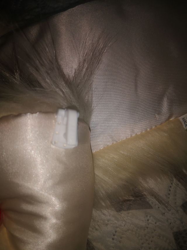 cuello imitación piel.