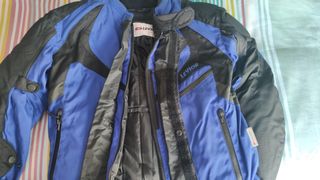 chaqueta de moto con protecciones impermeable
