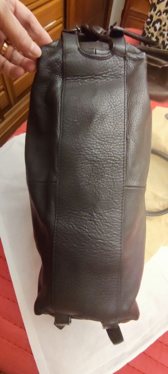 bolso de piel de la firma Gironacci Italia.b