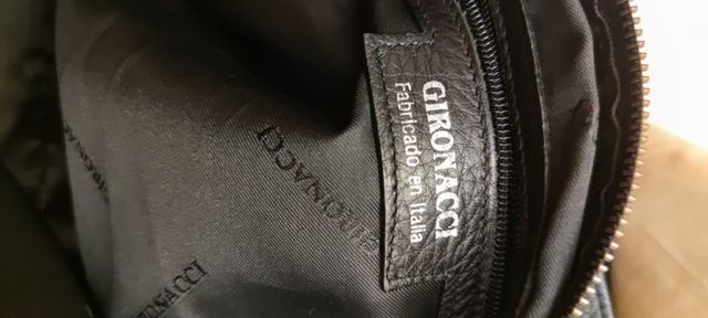 bolso de piel de la firma Gironacci Italia.b