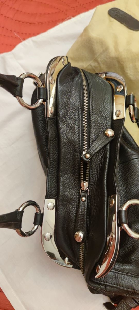 bolso de piel de la firma Gironacci Italia.b