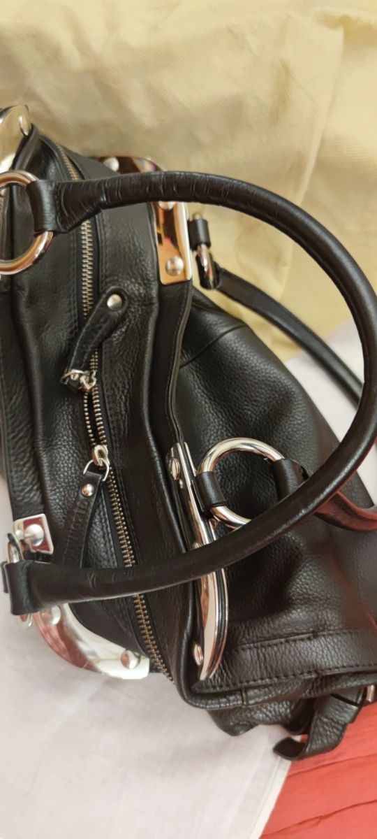 bolso de piel de la firma Gironacci Italia.b