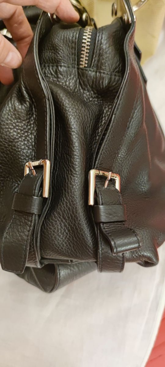 bolso de piel de la firma Gironacci Italia.b