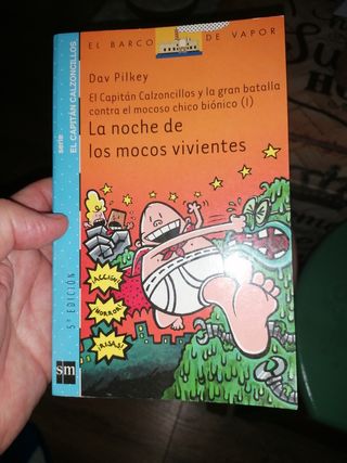 LA NOCHE DE LOS MOCOS VIVIENTES LIBRO INFANTIL