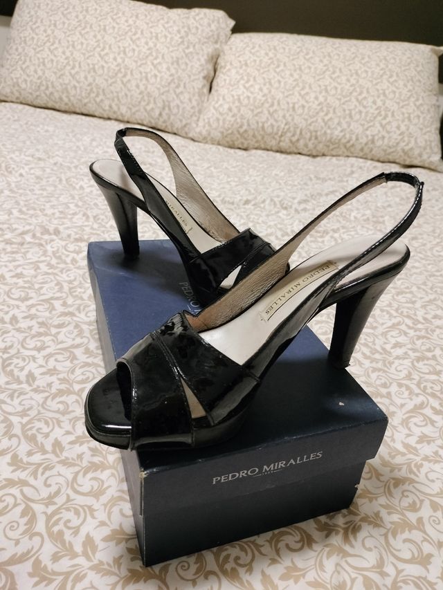 Sandalias negras de charol de Pedro Miralles t. 37