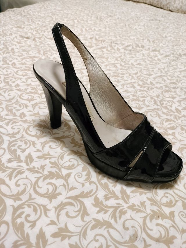 Sandalias negras de charol de Pedro Miralles t. 37